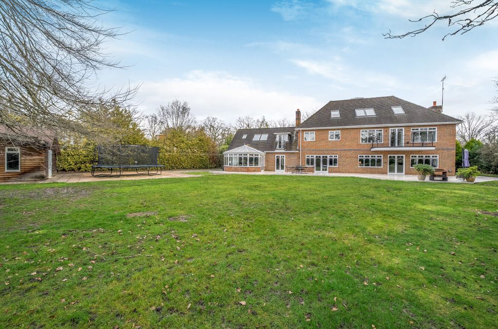 Property photo 2 of 36 1405136-54-698Cf9...