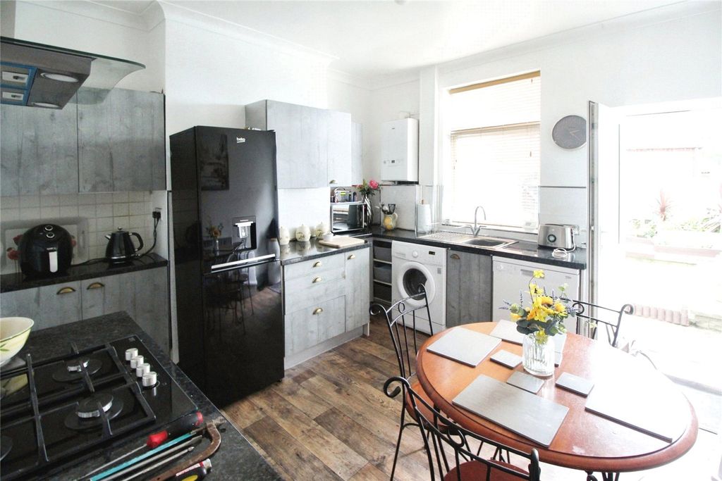 Property photo 3 of 12 Kitchen