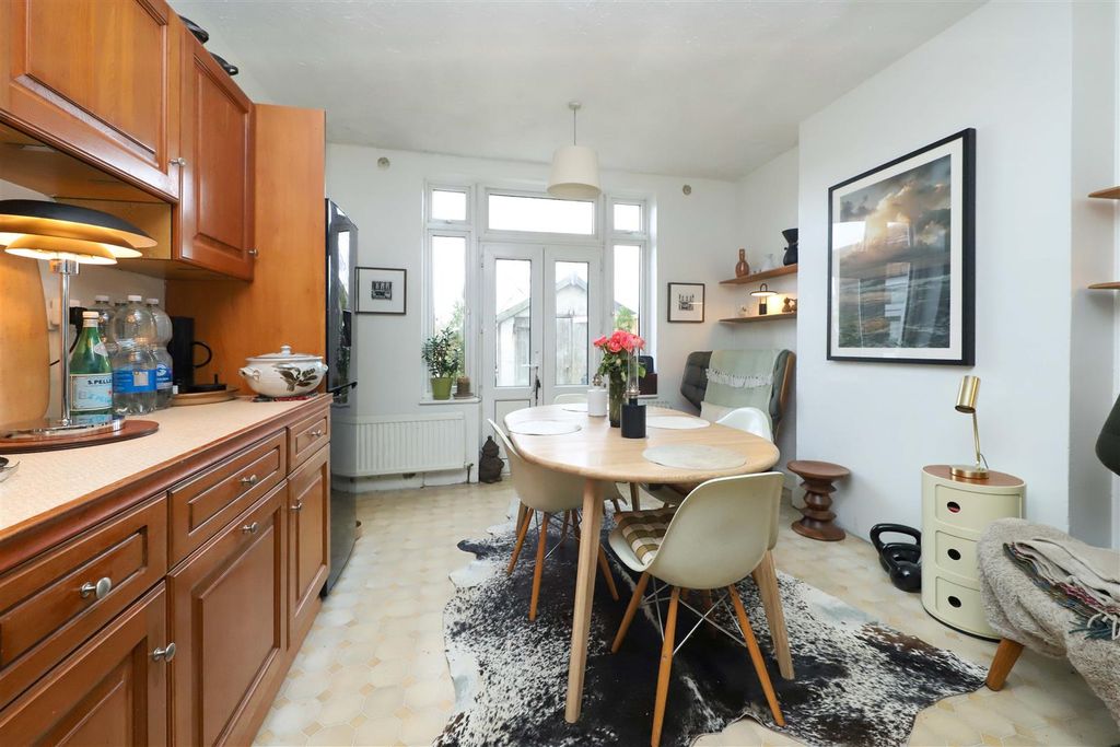 Property photo 3 of 14 Dining Room