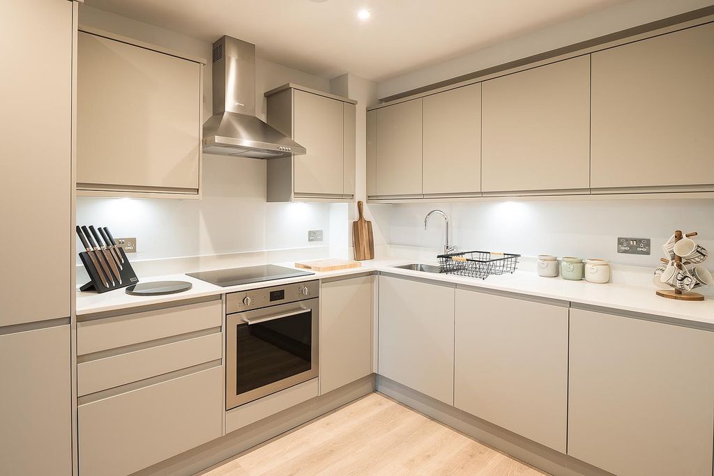 Property photo 3 of 10 Kitchen