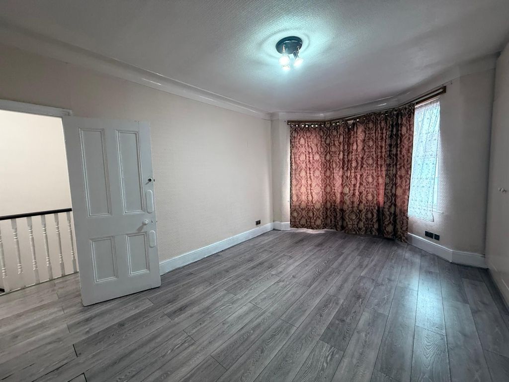 Property photo 3 of 14 Gallery