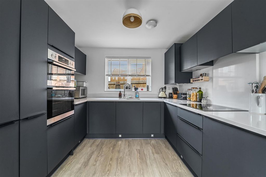 Property photo 3 of 14 Kitchen Area