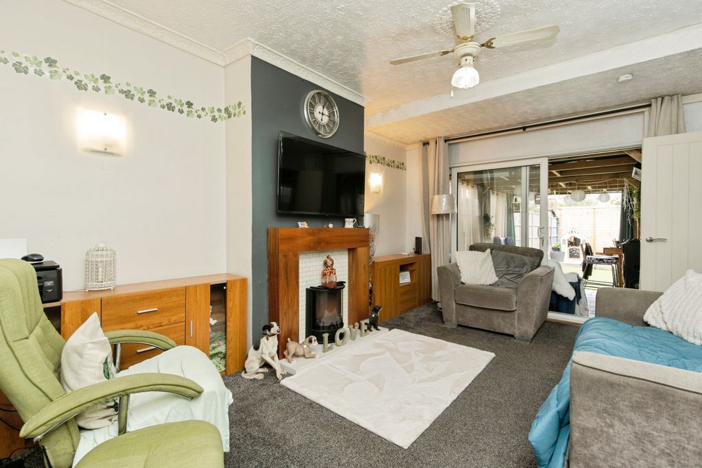 Property photo 3 of 14