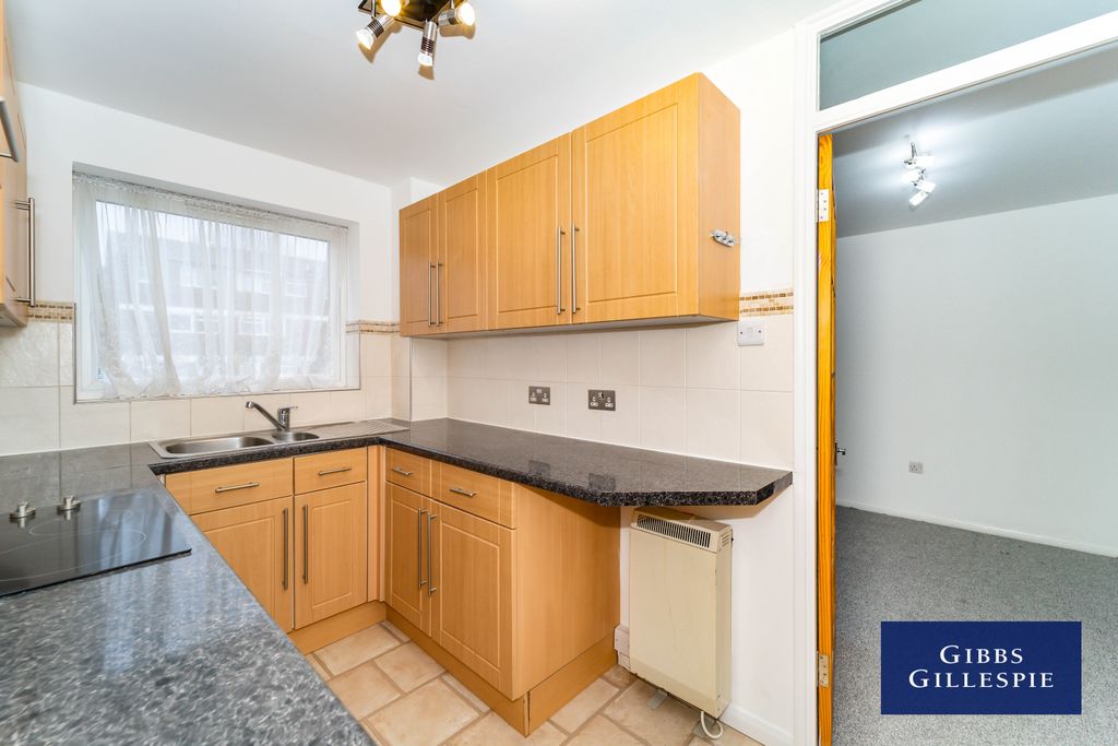 Property photo 2 of 10 Kitchen