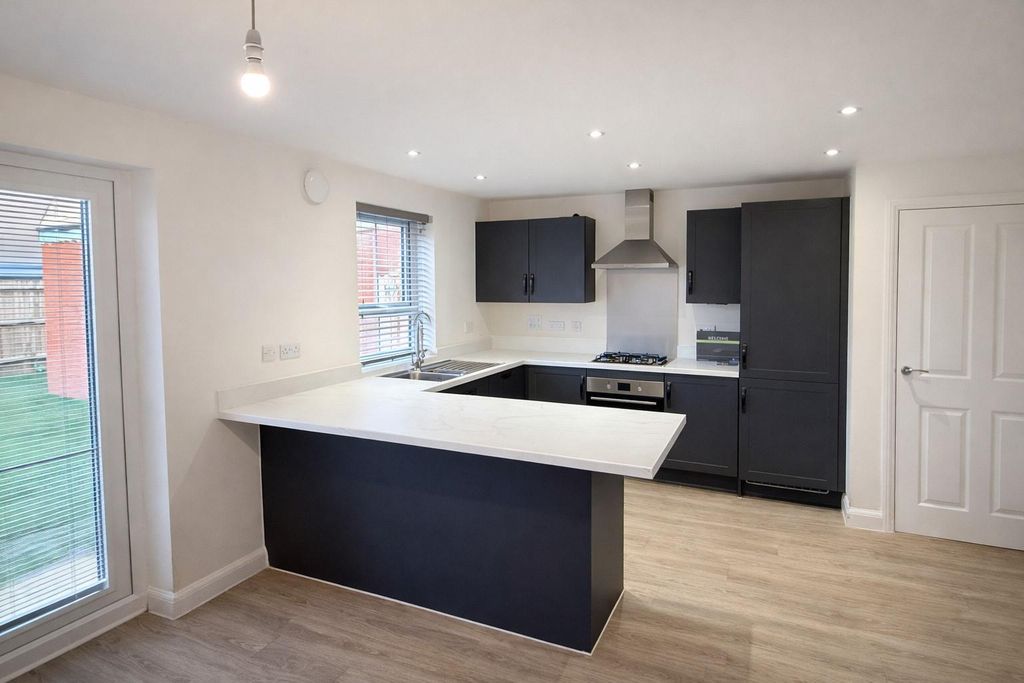 Property photo 3 of 12 Kitchen