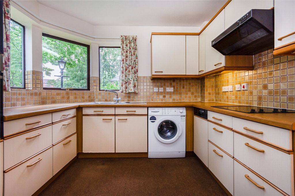 Property photo 3 of 18 Kitchen