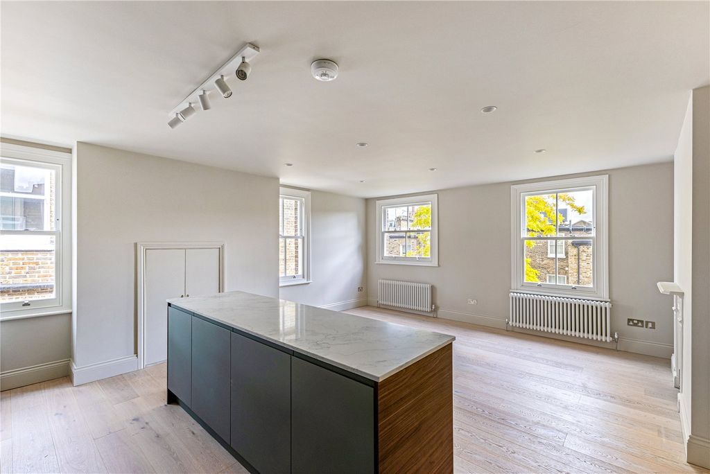 Property photo 1 of 13 Kitchen/Reception