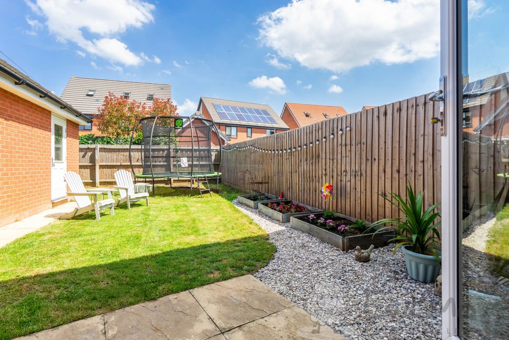 Property photo 3 of 16 Garden