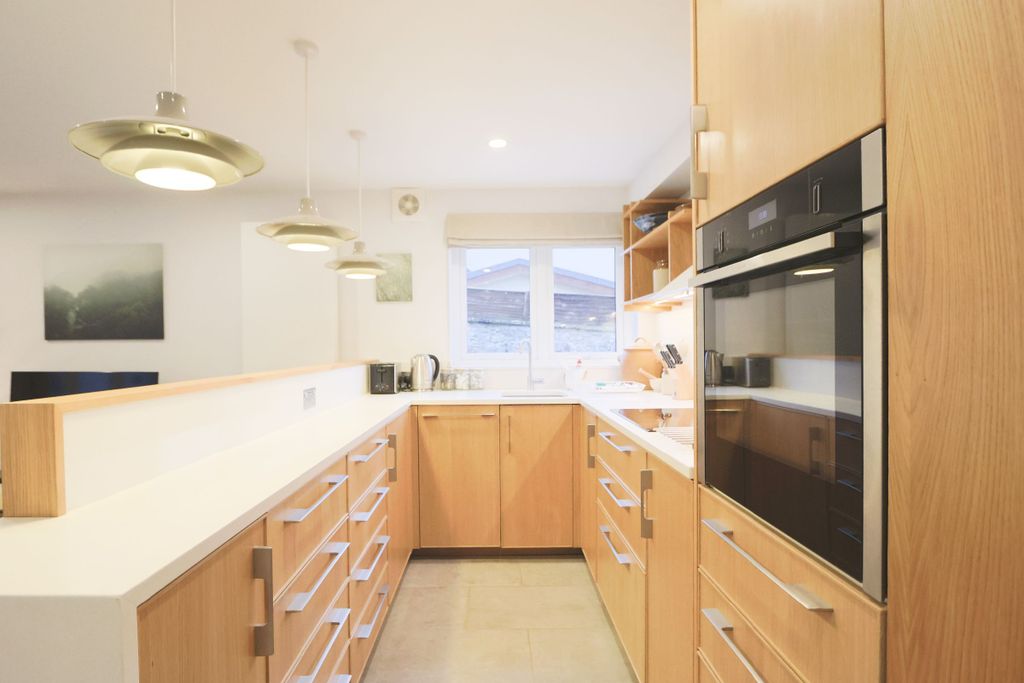 Property photo 3 of 28