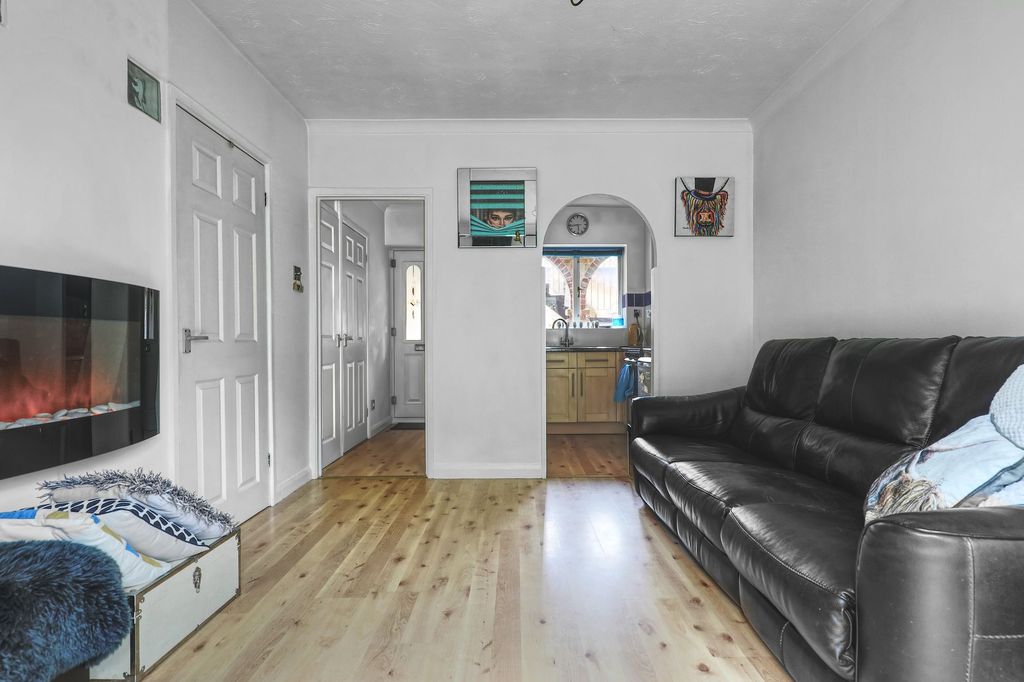 Property photo 3 of 8