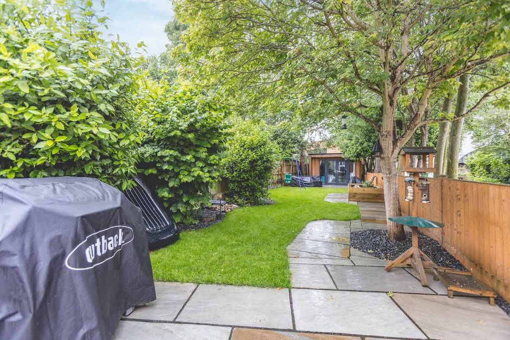 Property photo 1 of 21