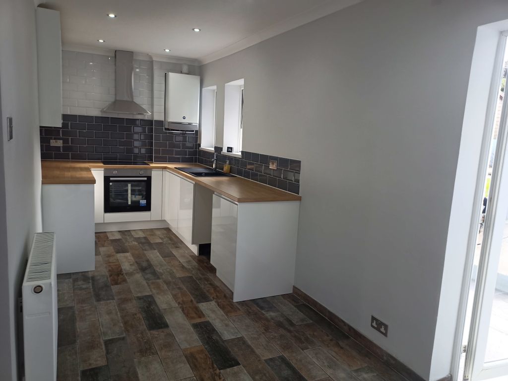 Property photo 3 of 8 Balcony