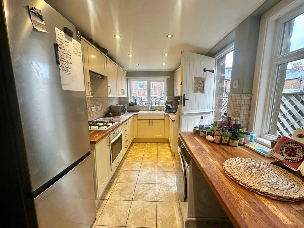 Property photo 2 of 16 Kitchen
