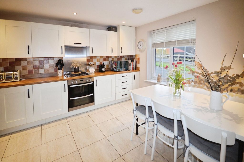 Property photo 2 of 20 Kiitchen/Dining Room