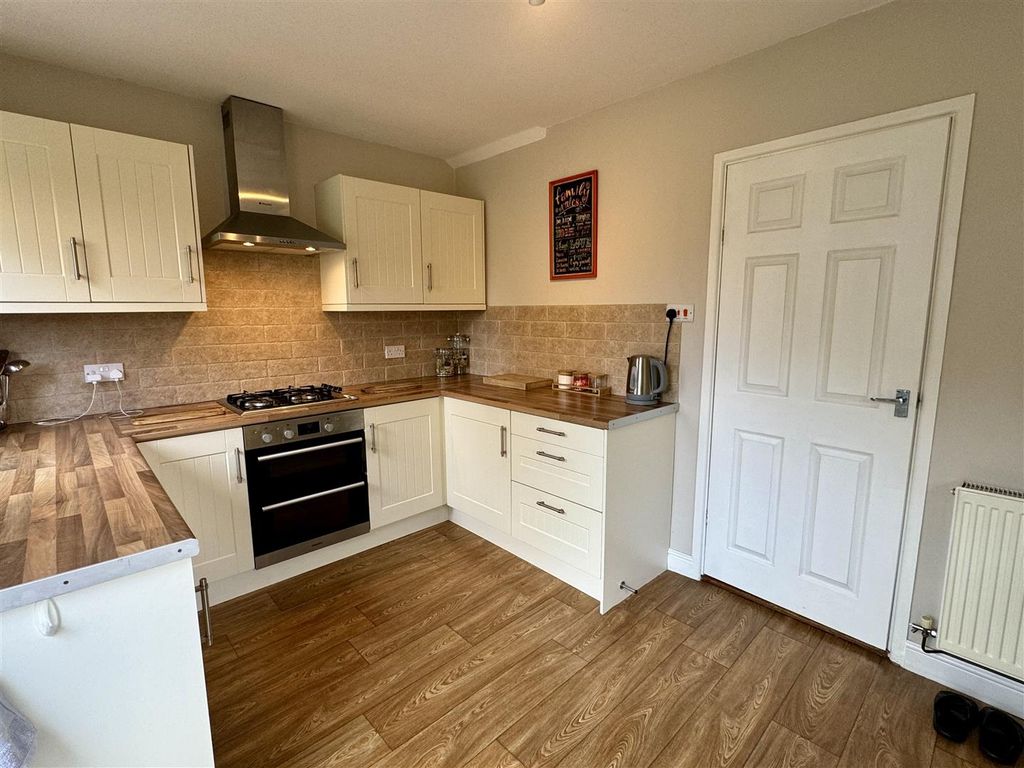 Property photo 3 of 26 Kitchen/Breakfast Room