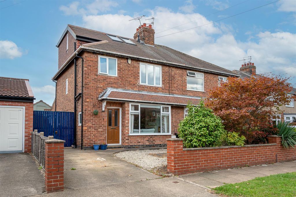 Property photo 1 of 16 External