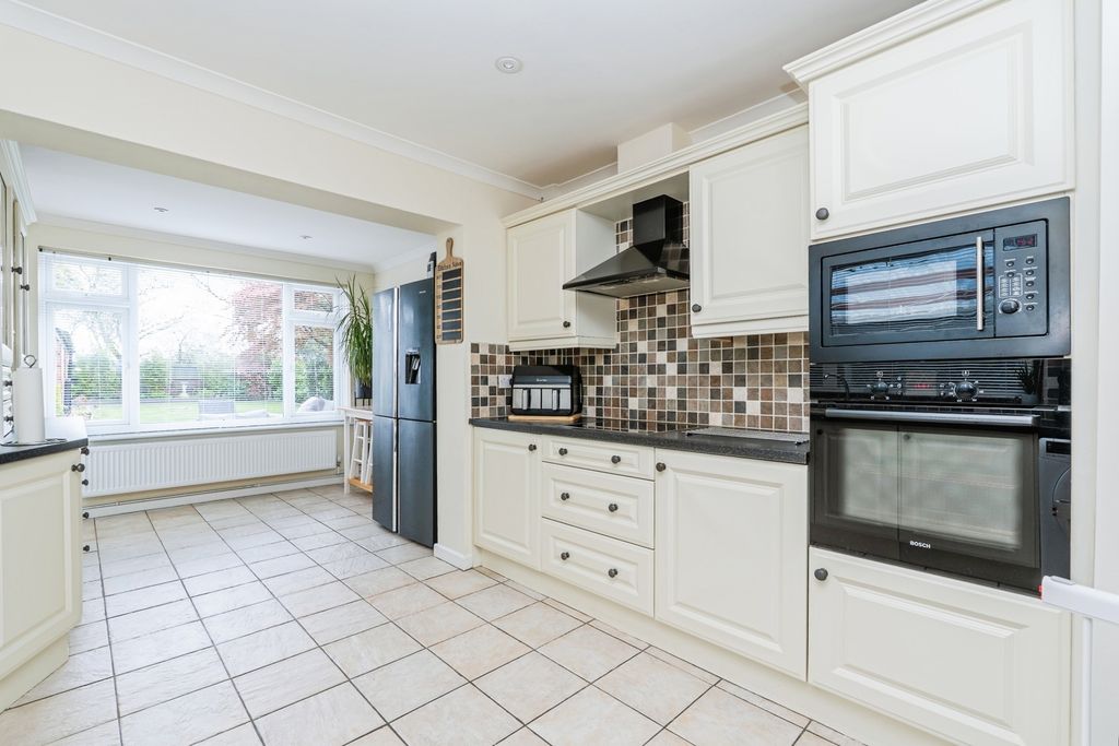 Property photo 3 of 17 Photo