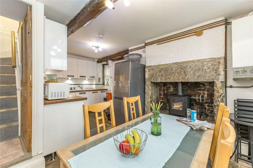 Property photo 2 of 18 Dining Kitchen