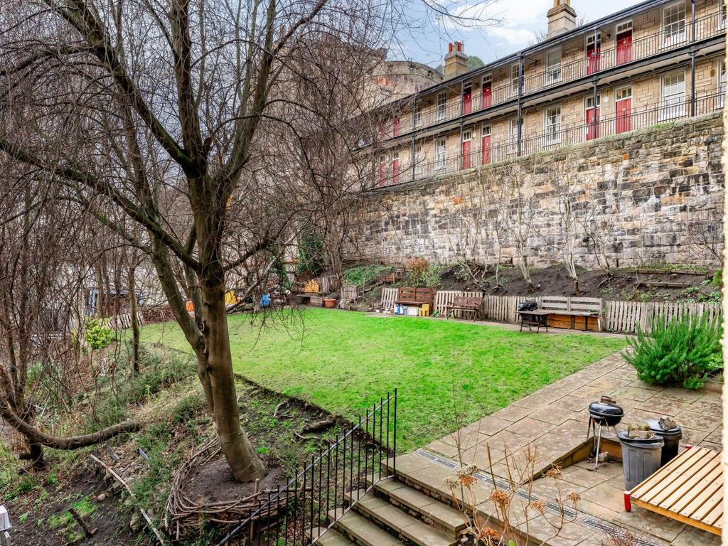 Property photo 3 of 9 Interiors-6