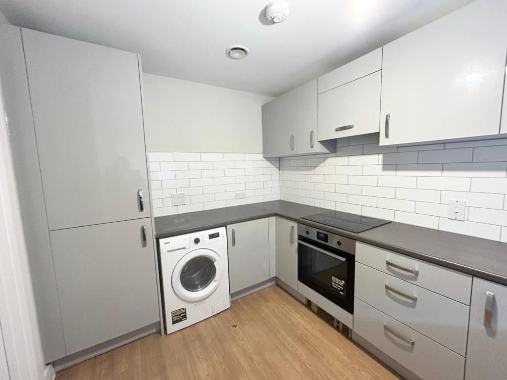 Property photo 3 of 17 Kitchen