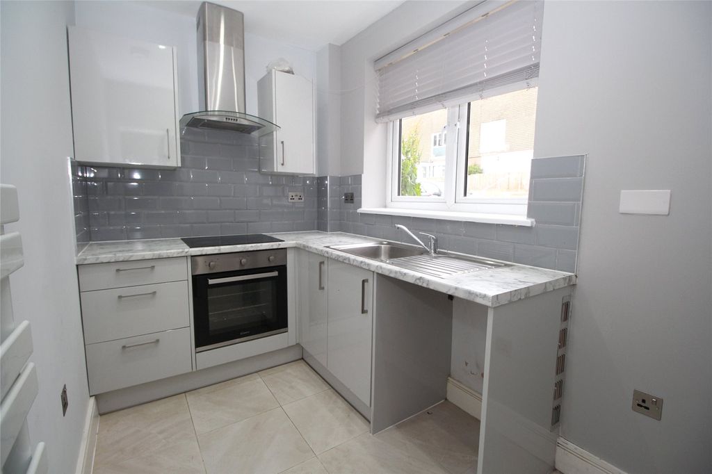 Property photo 2 of 6 Picture No. 14