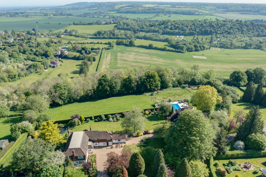 Property photo 2 of 27