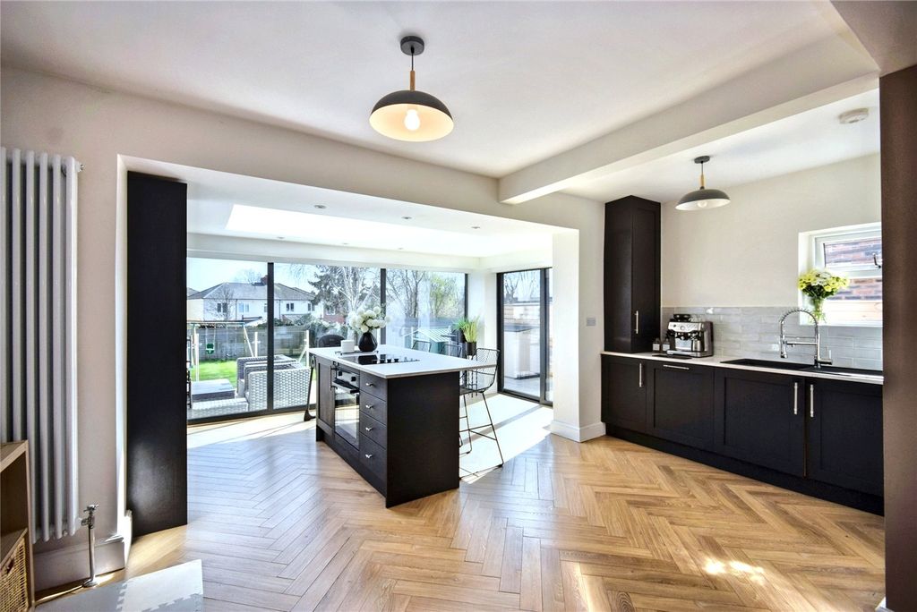 Property photo 1 of 17 Picture No. 02
