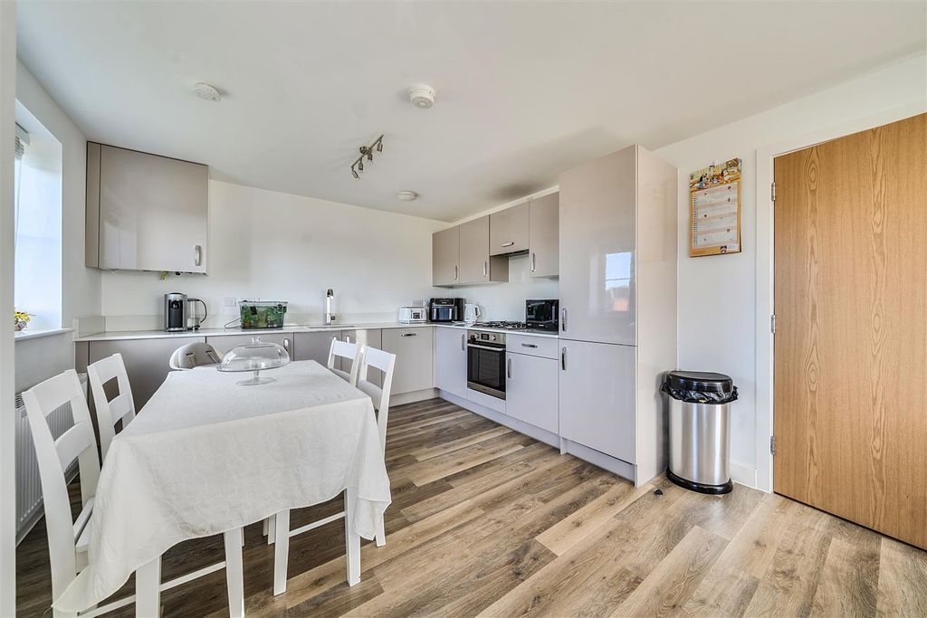 Property photo 3 of 17 1350179-11-68c3Dd52A48c9.Jpg