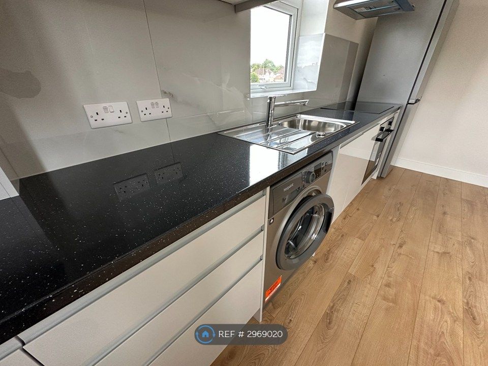 Property photo 2 of 11 Kitchen