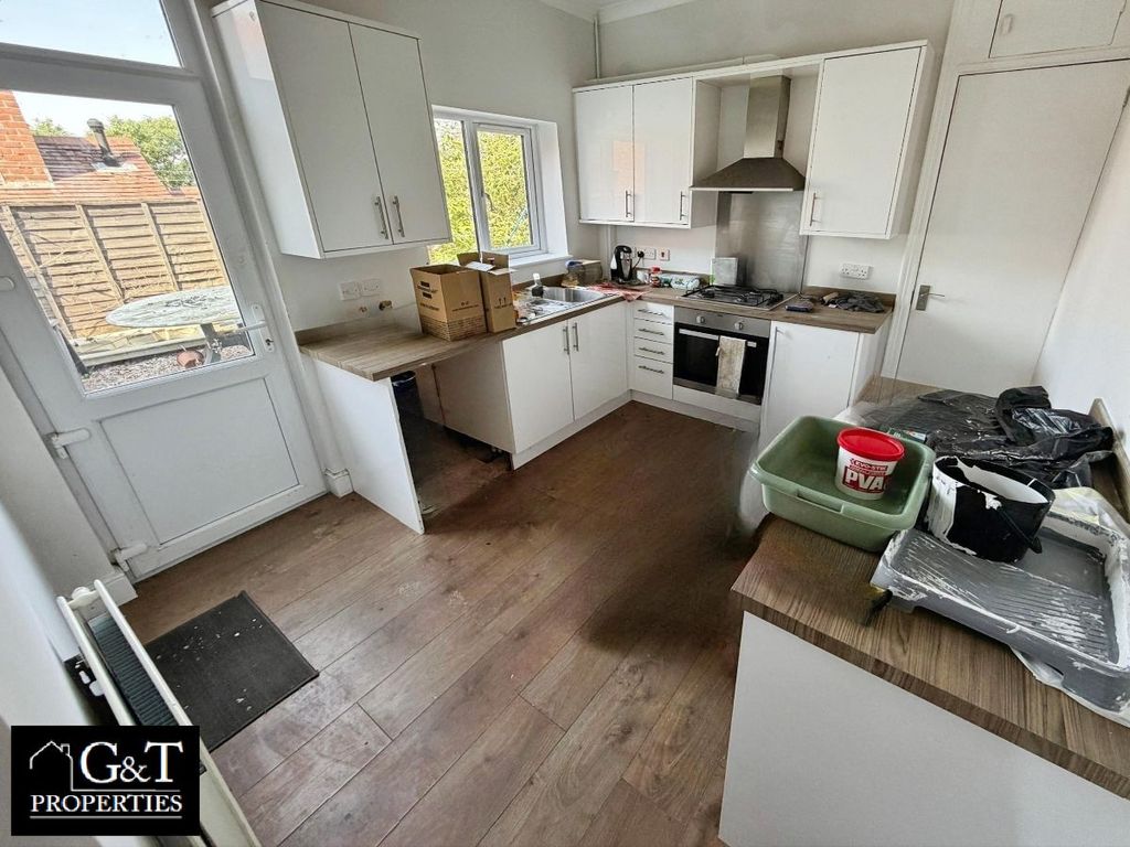 Property photo 3 of 12 Kitchen