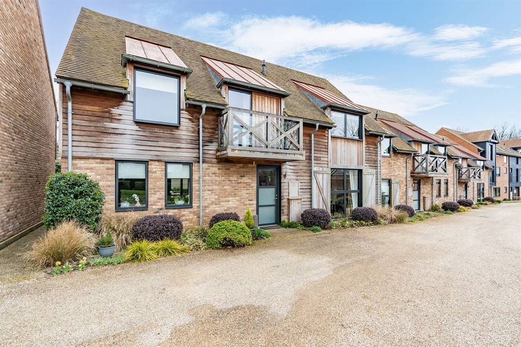 Property photo 1 of 37