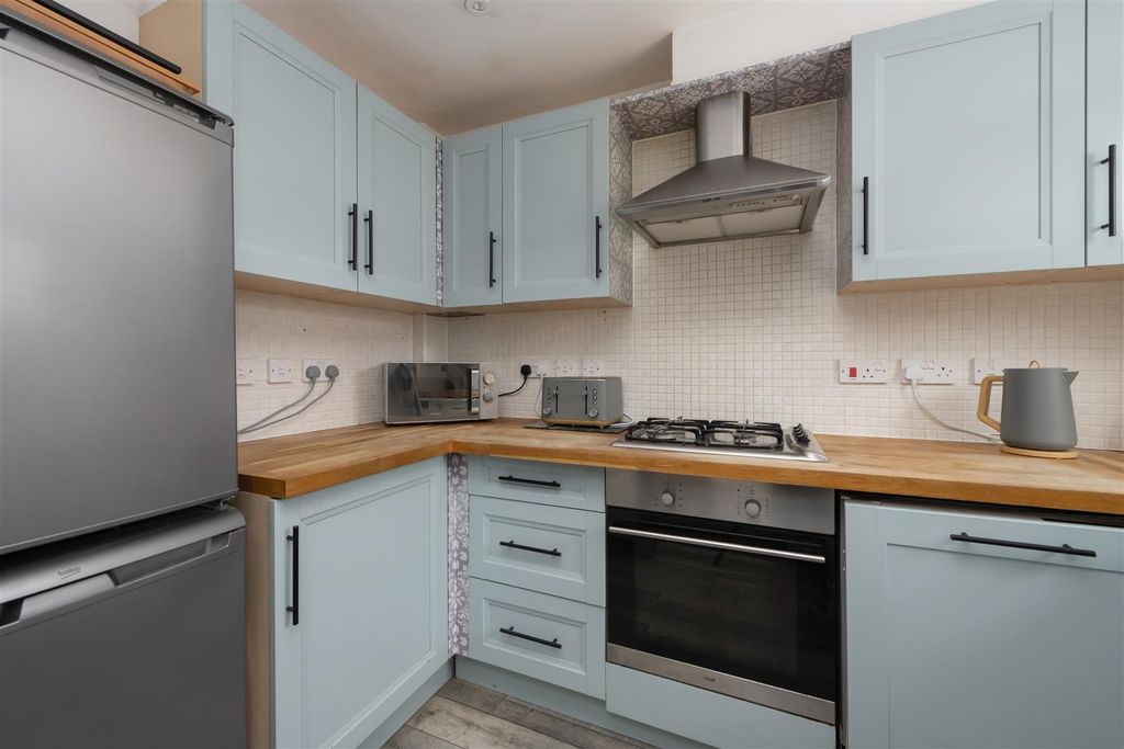 Property photo 3 of 18 Falcon Close, Herne Bay