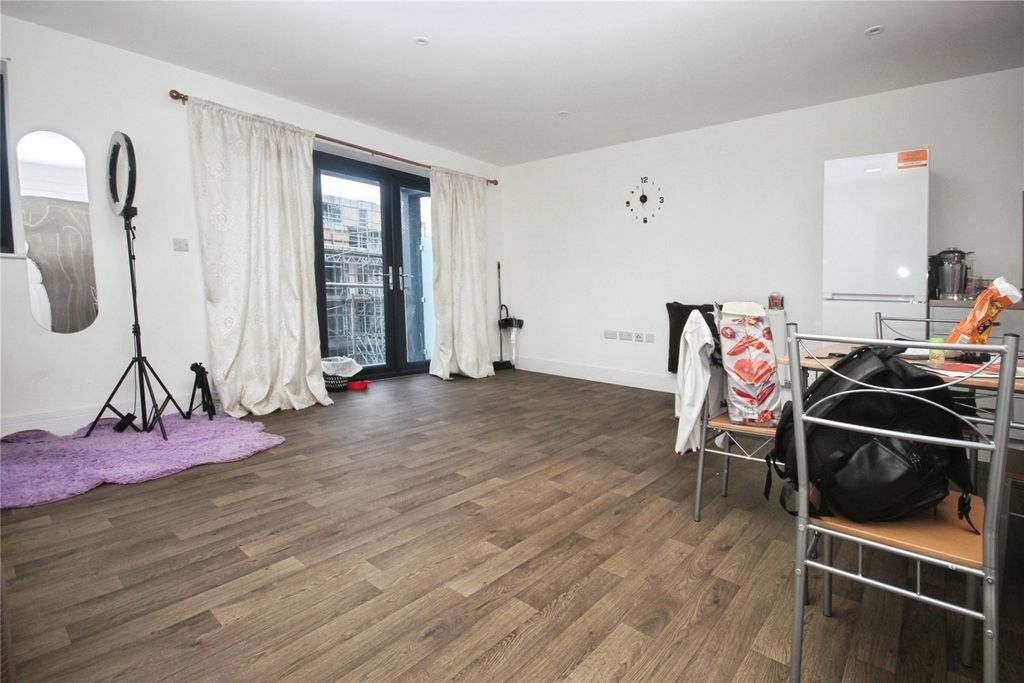 Property photo 1 of 9 Kitchen/ Reception