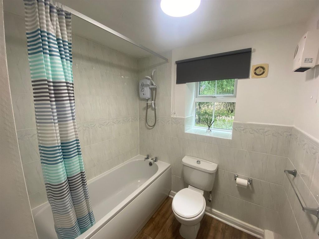 Property photo 3 of 9 Bathroom 2.Jpg