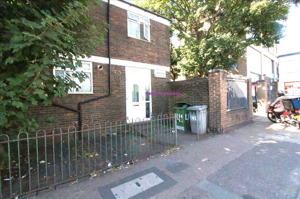 Property photo 2 of 18