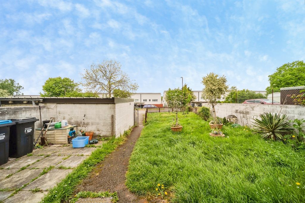 Property photo 2 of 18