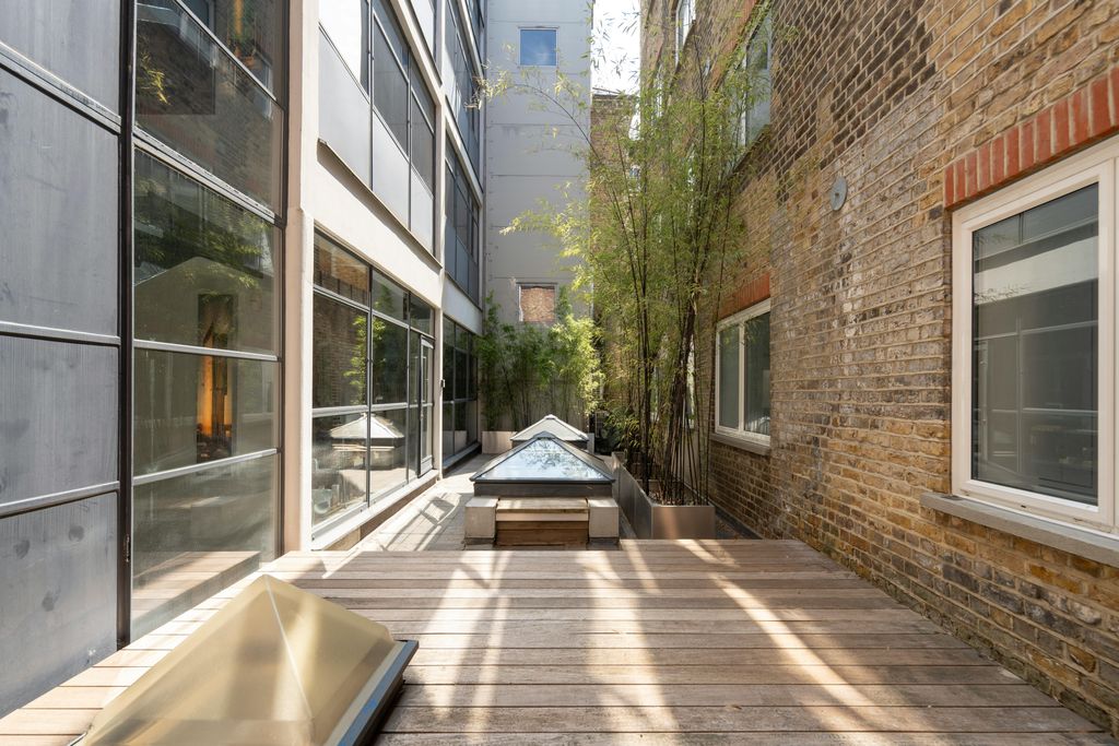 Property photo 3 of 15 Outdoor Space - Communal