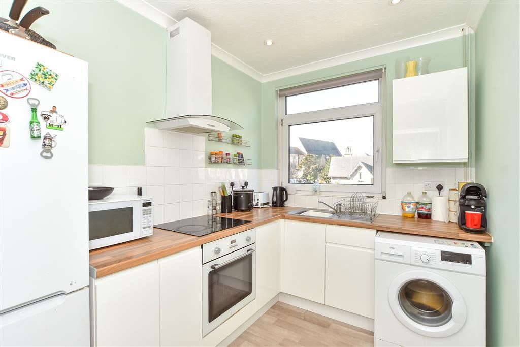 Property photo 3 of 9 Kitchen