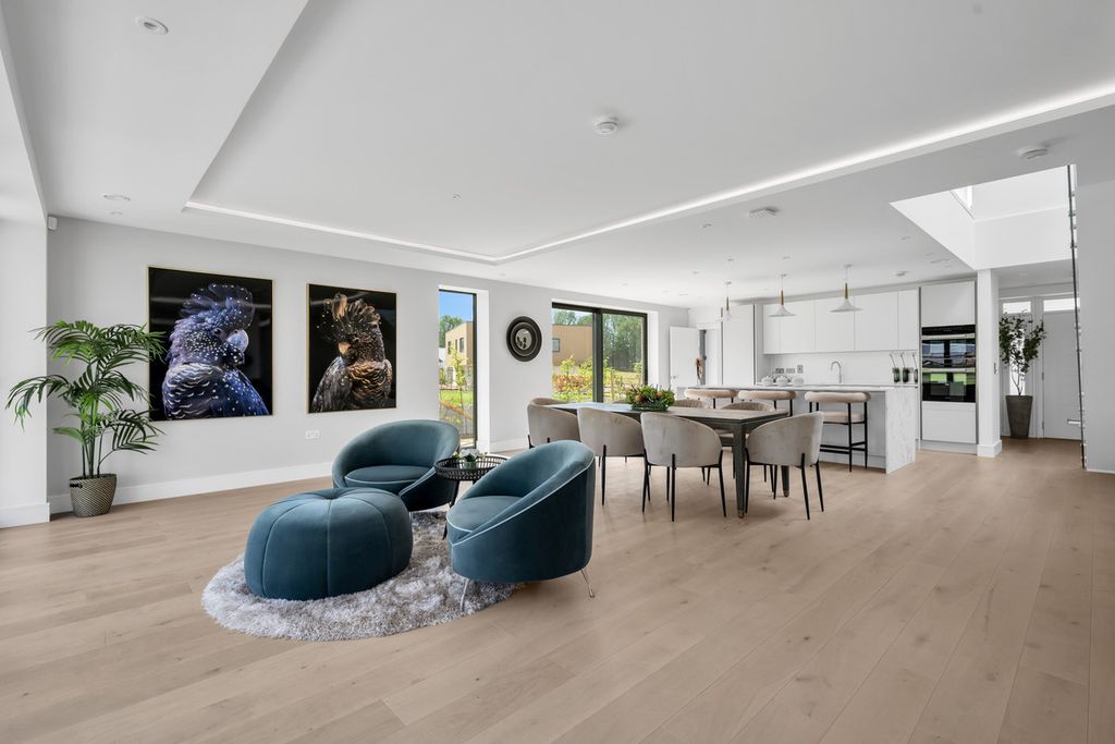 Property photo 1 of 43