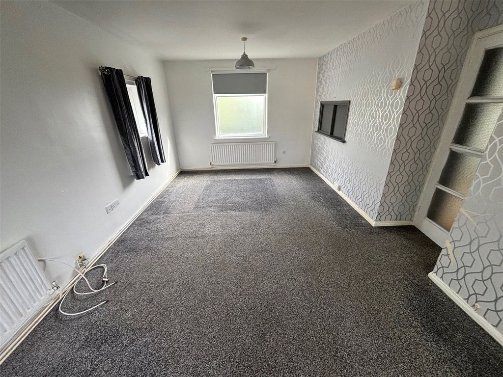 Property photo 2 of 8 Picture No. 13