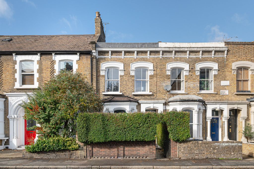 Property photo 1 of 40