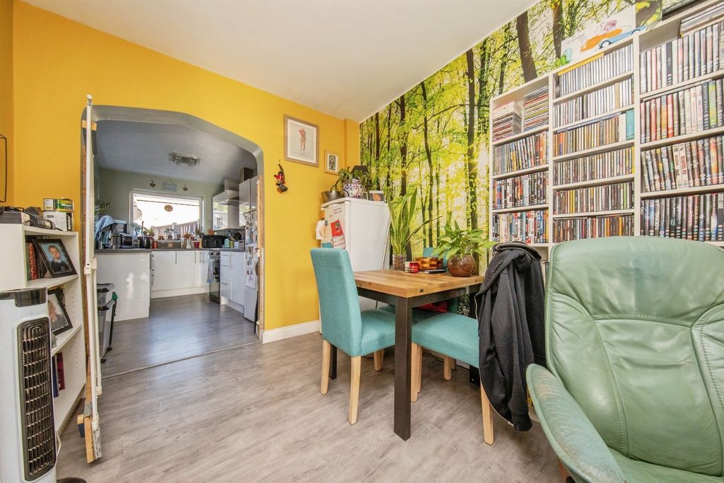 Property photo 3 of 14