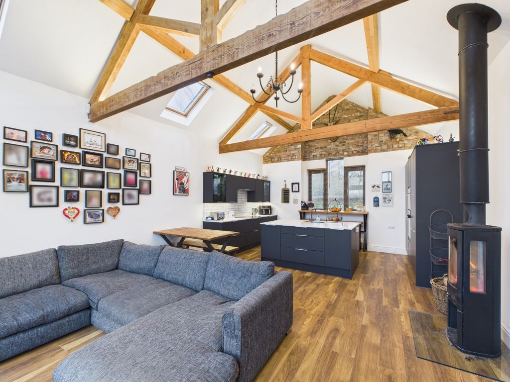 Property photo 2 of 21 4541244