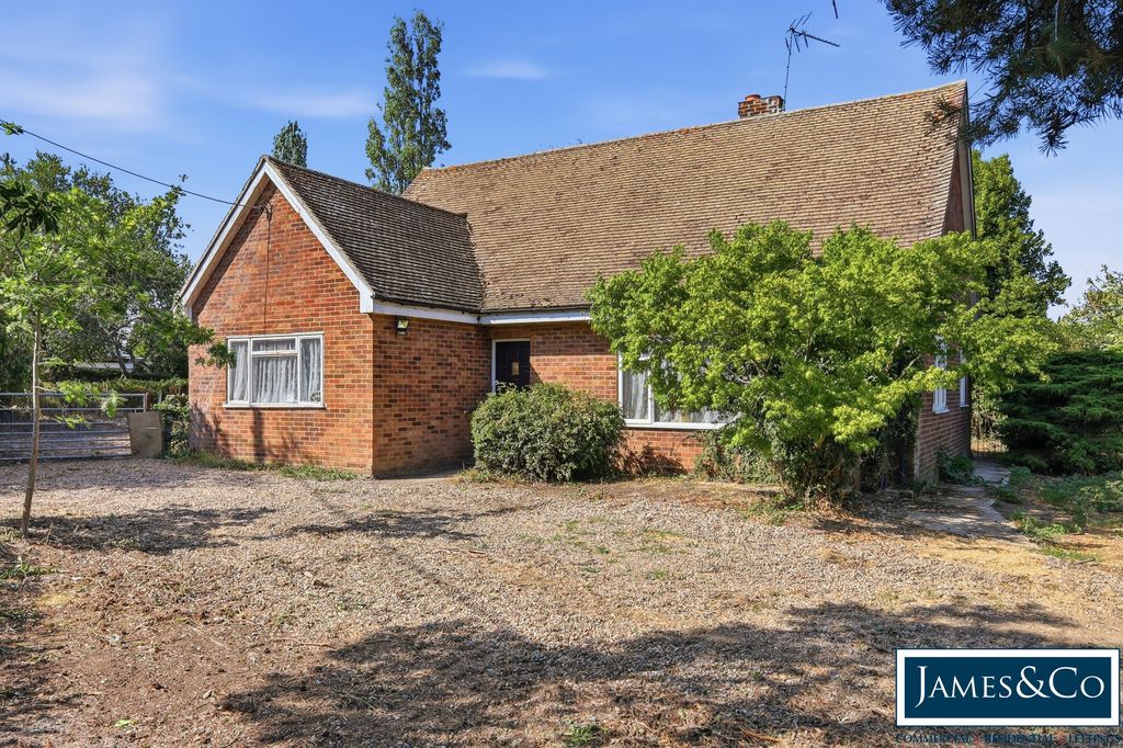 Property photo 3 of 13 Willowdened