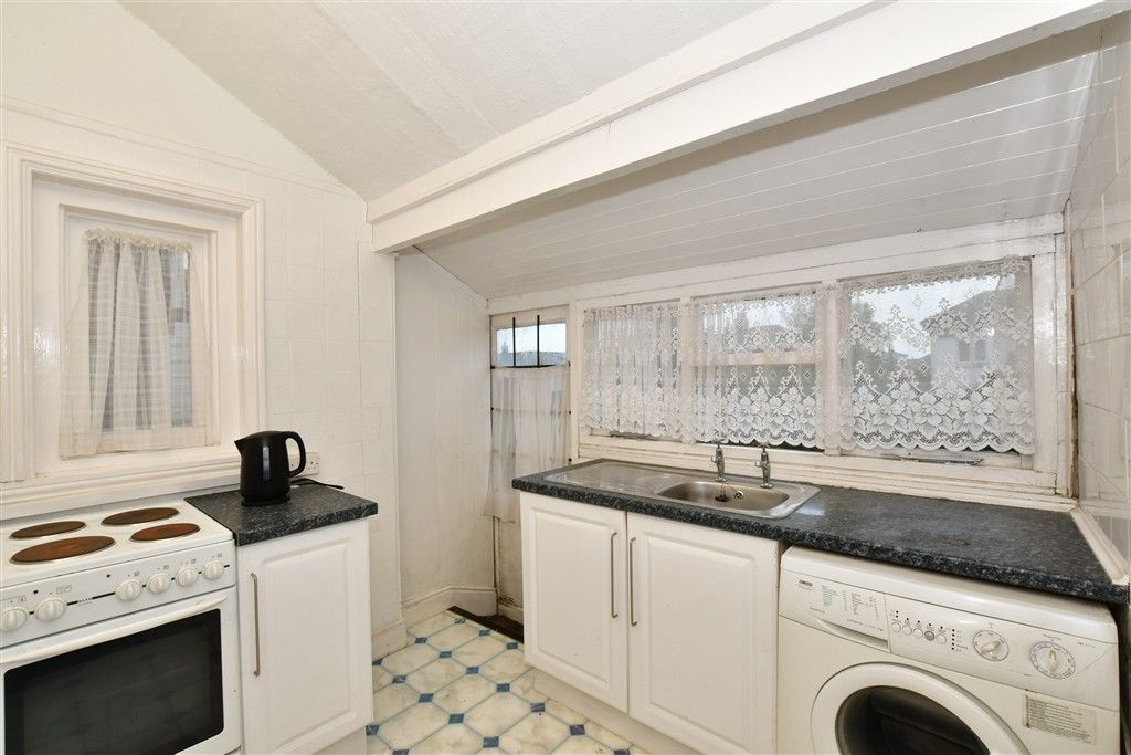 Property photo 3 of 10 Kitchen