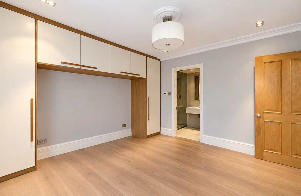 Property photo 2 of 6 3