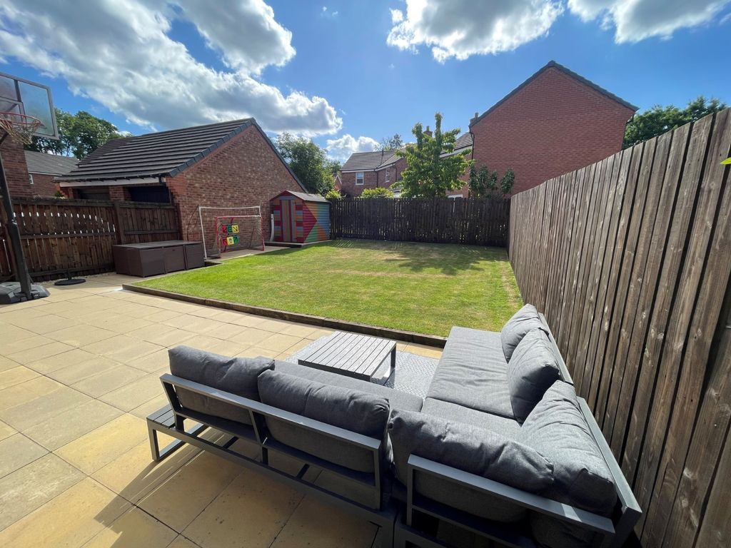 Property photo 2 of 15 Back Garden