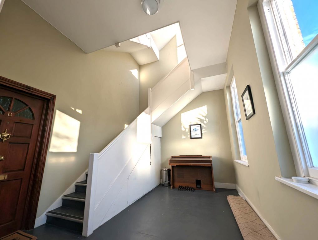 Property photo 2 of 15 Gallery