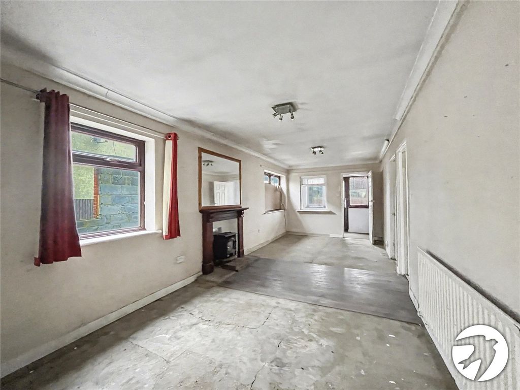 Property photo 2 of 22 Picture No. 11