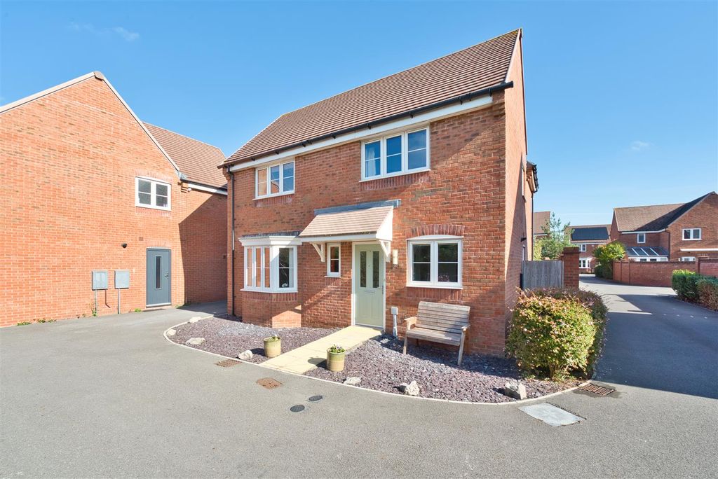 Property photo 1 of 28 Front